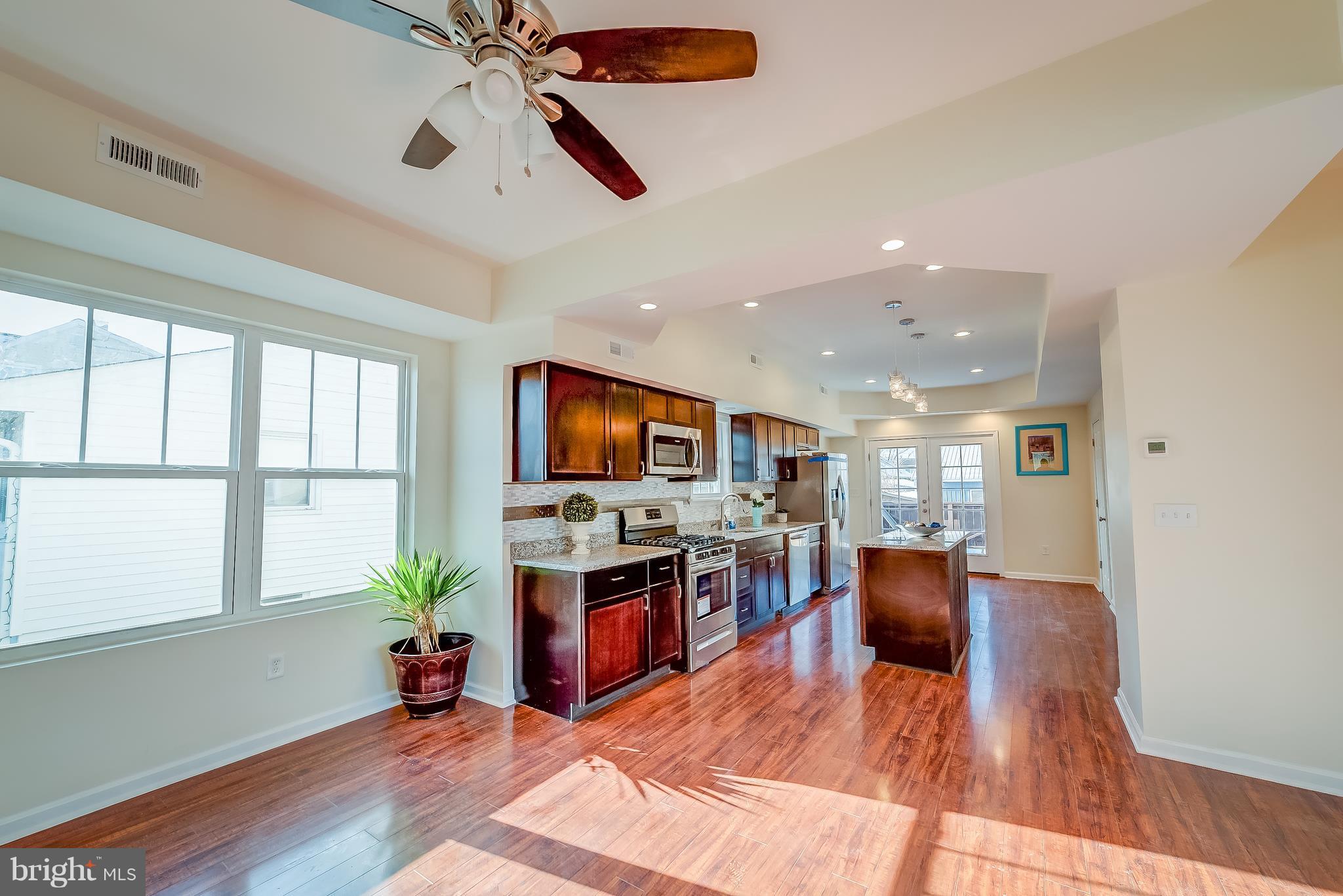 3108 Lynch Road Baltimore, MD 21219 - Photo 5 of 18 Living Room