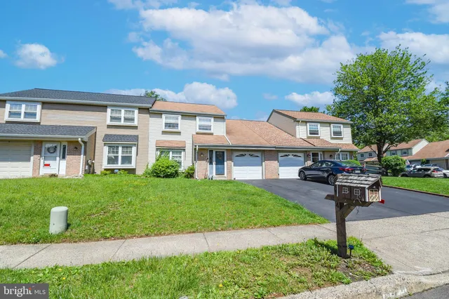 $412,000 | 4 Beaver Hill Road, Horsham, PA 19044