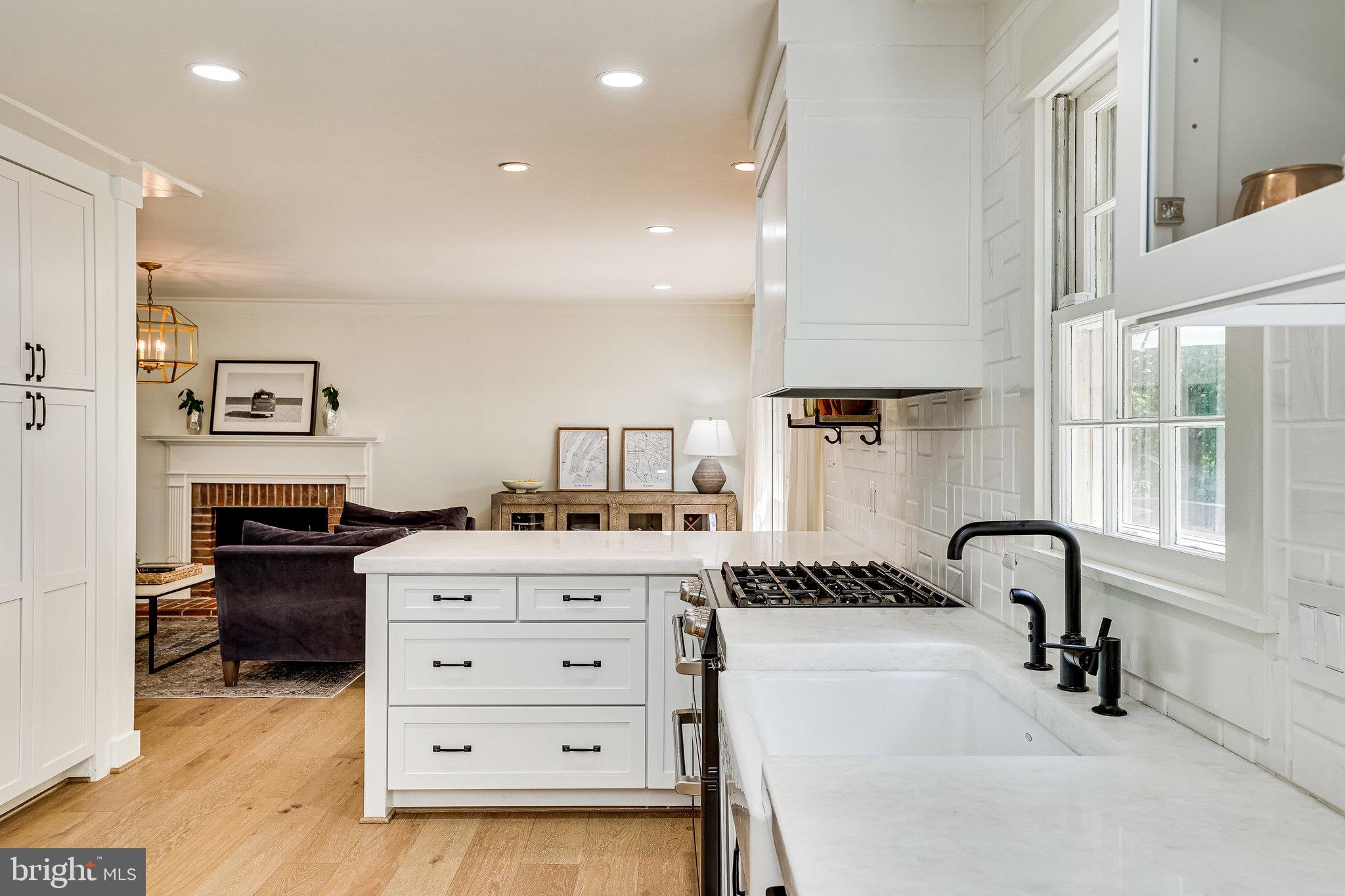 11696 Stockbridge Lane Reston, VA 20194 - Photo 19 of 76 kitchen