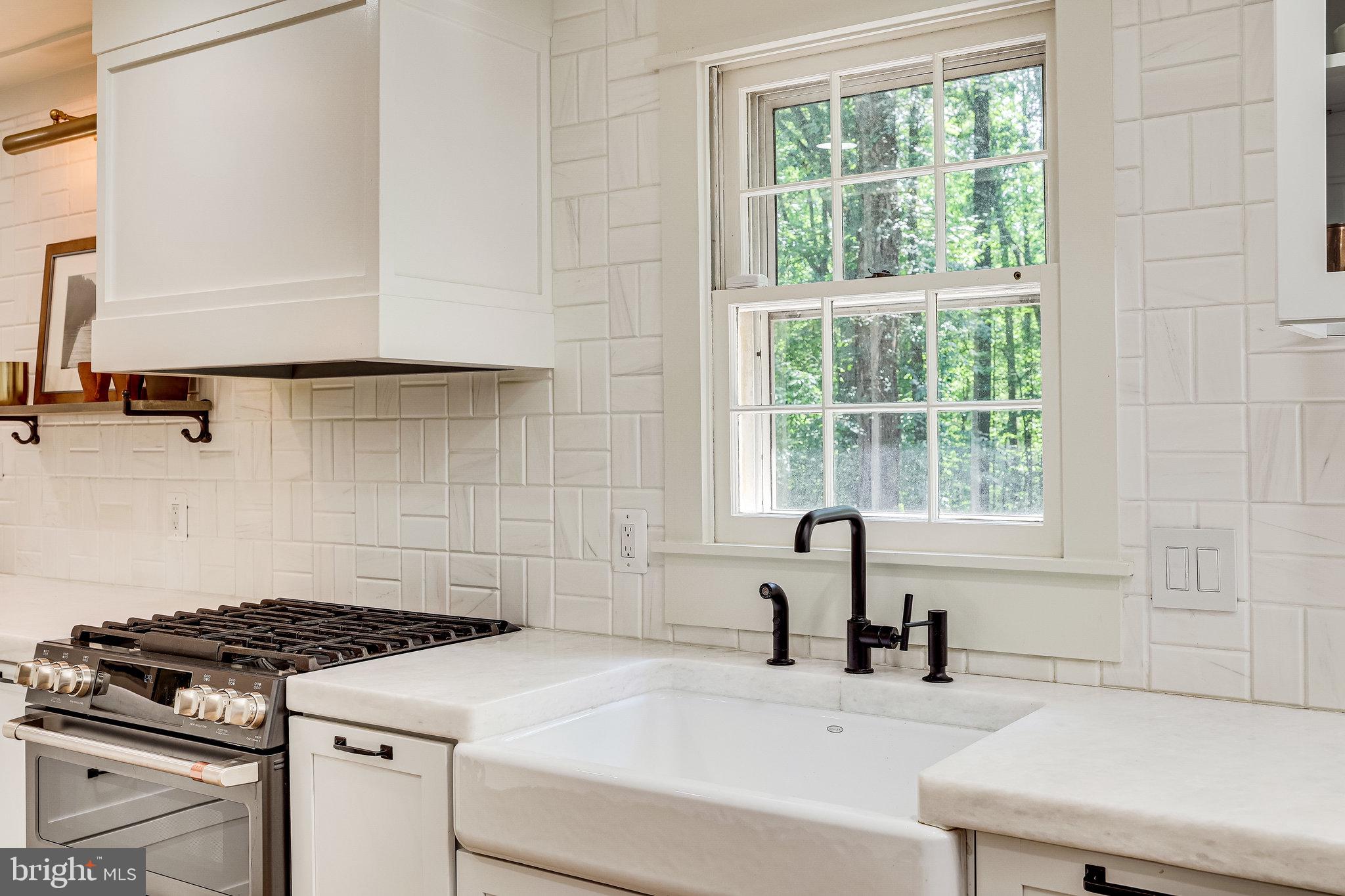 11696 Stockbridge Lane Reston, VA 20194 - Photo 20 of 76 kitchen