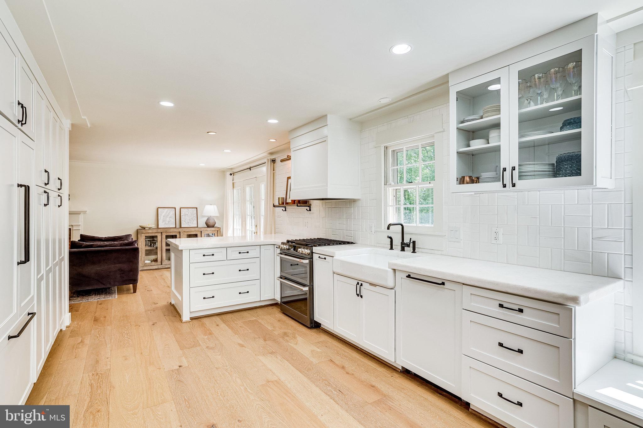 11696 Stockbridge Lane Reston, VA 20194 - Photo 21 of 76 kitchen