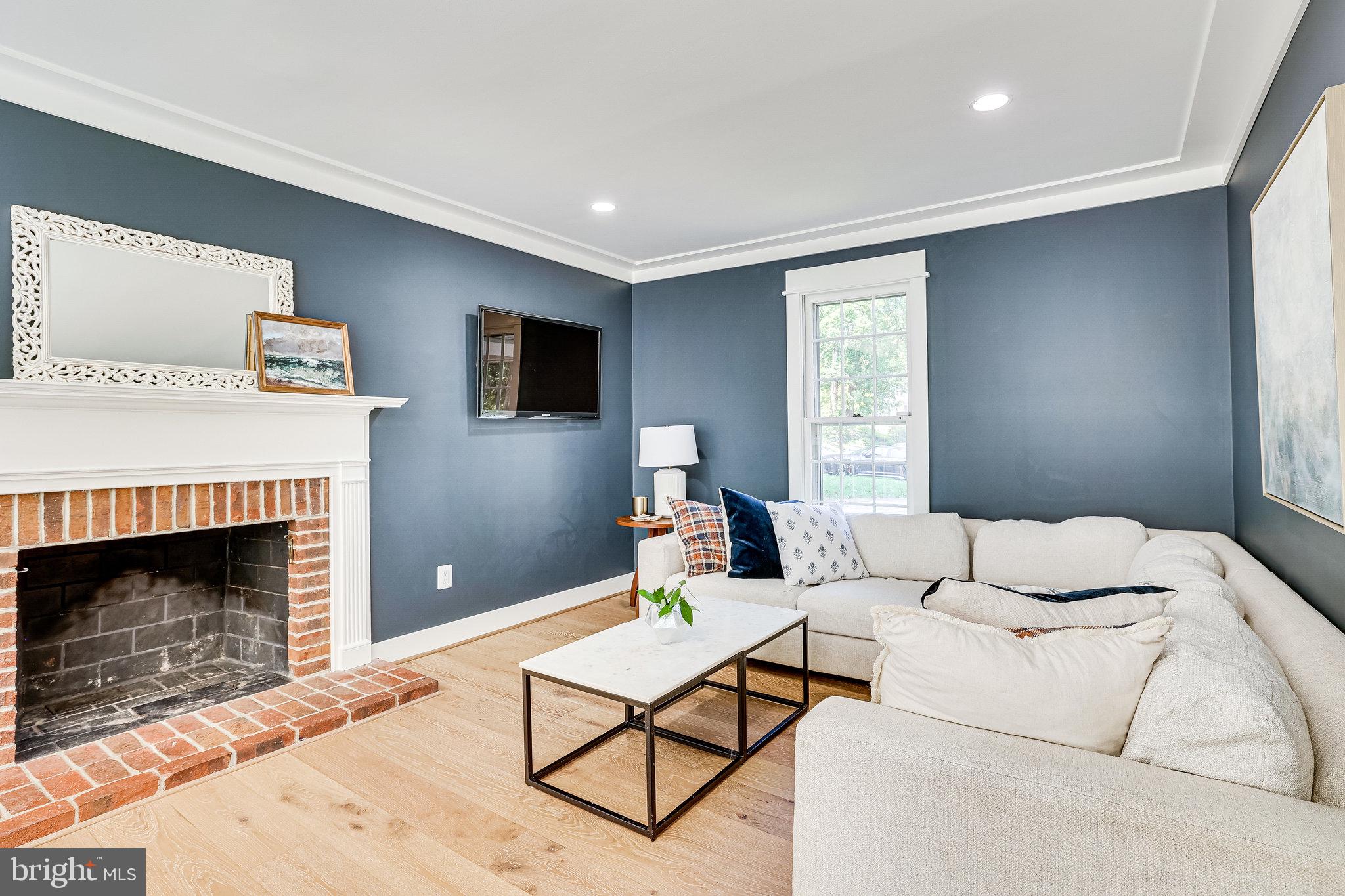 11696 Stockbridge Lane Reston, VA 20194 - Photo 28 of 76 living room #2