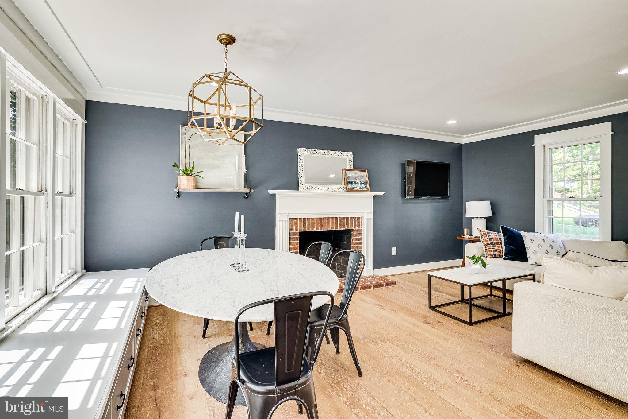 11696 Stockbridge Lane Reston, VA 20194 - Photo 30 of 76 dining/living