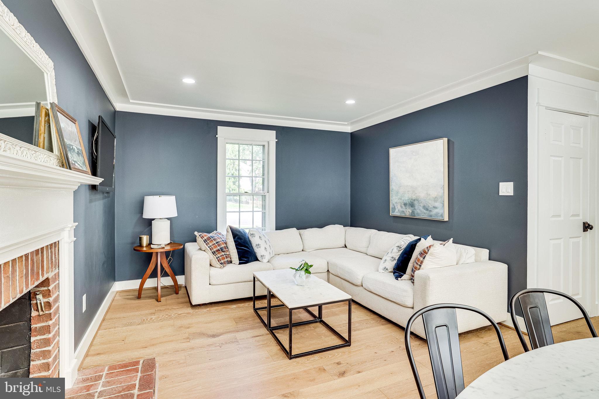 11696 Stockbridge Lane Reston, VA 20194 - Photo 32 of 76 living room #2