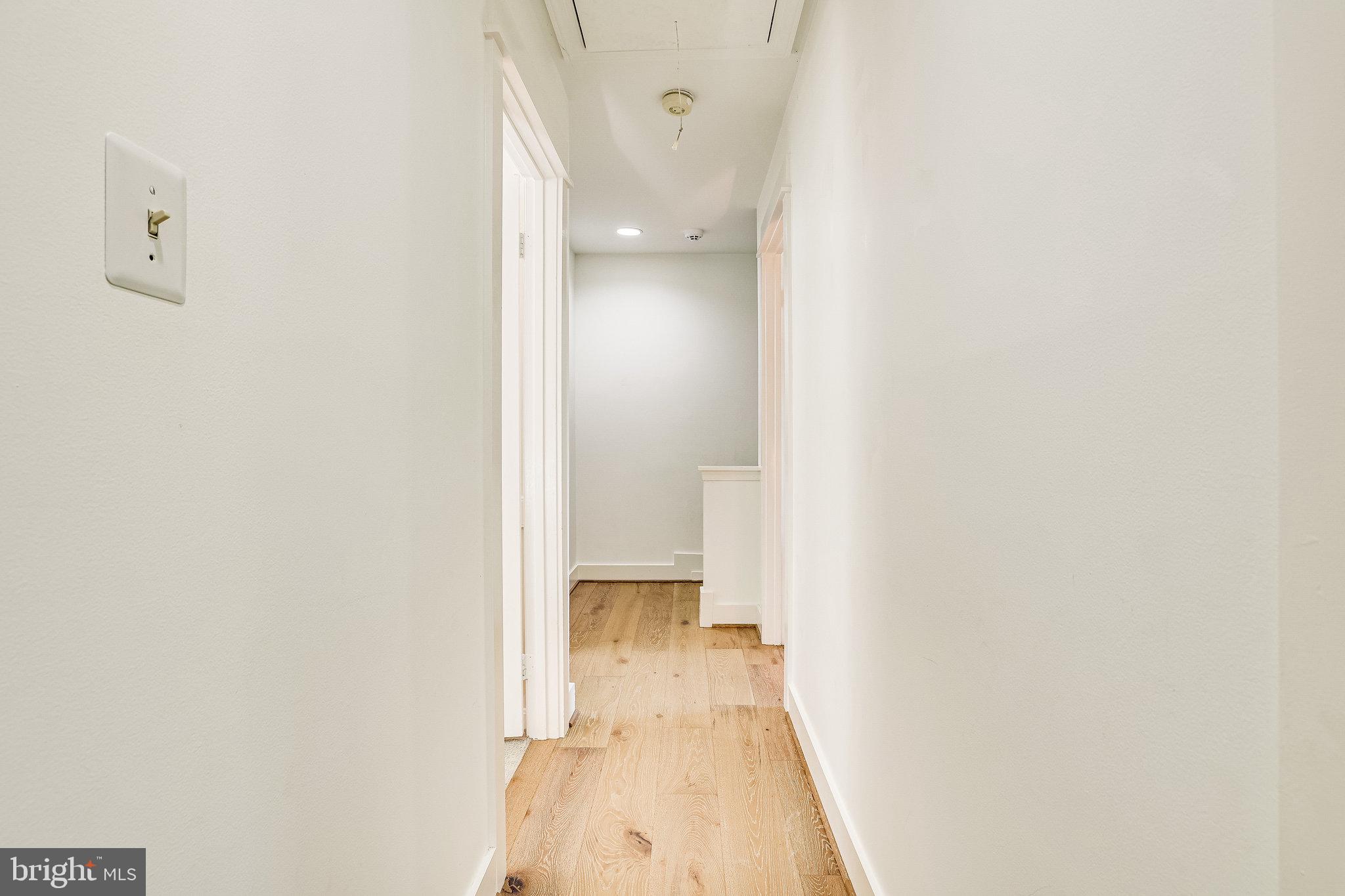 11696 Stockbridge Lane Reston, VA 20194 - Photo 35 of 76 upstairs hall way