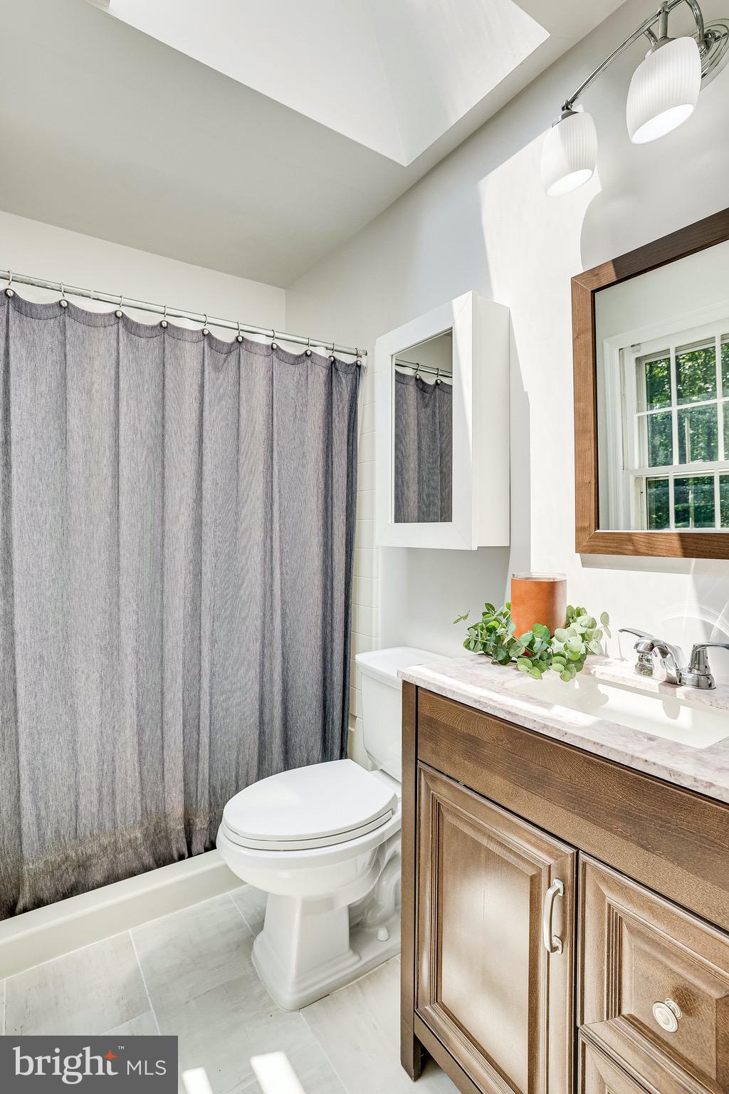 11696 Stockbridge Lane Reston, VA 20194 - Photo 50 of 76 owners suite: full bathroom