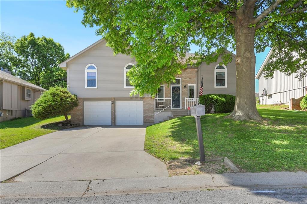 1204 Northeast Hunter's Road Blue Springs, MO 64014 - Photo 2 of 42