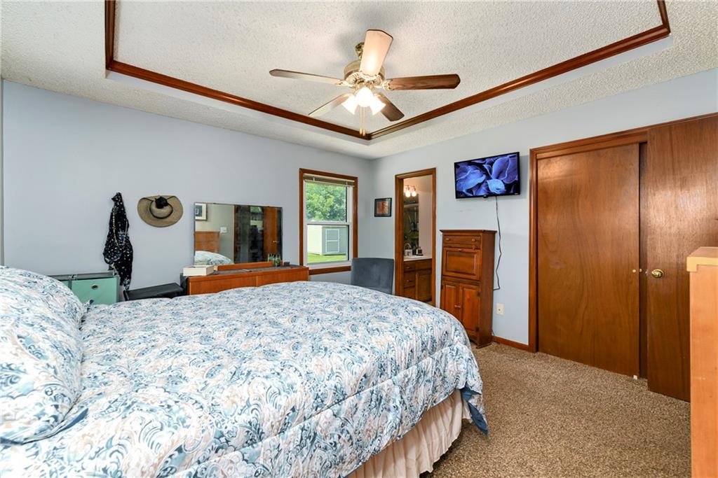 1204 Northeast Hunter's Road Blue Springs, MO 64014 - Photo 27 of 42