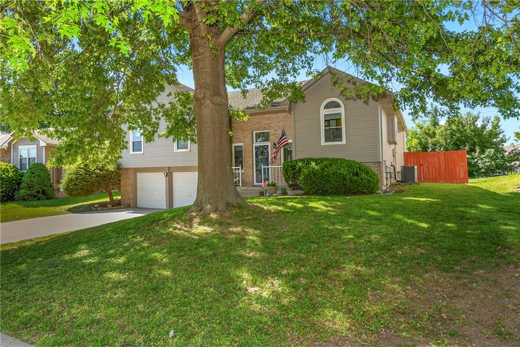 1204 Northeast Hunter's Road Blue Springs, MO 64014 - Photo 3 of 42