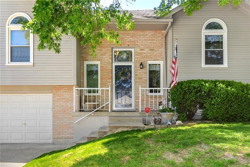 1204 Northeast Hunter's Road Blue Springs, MO 64014 - Photo 4 of 42