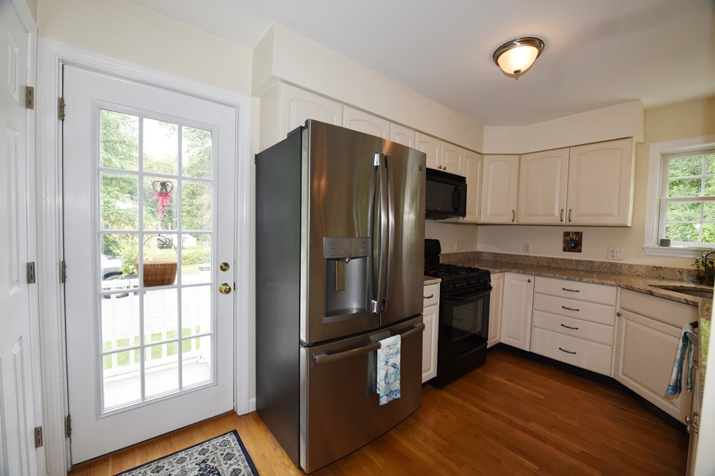 359 Spring Street Marshfield, MA 02050 - Photo 4 of 34 Gallery Image 4