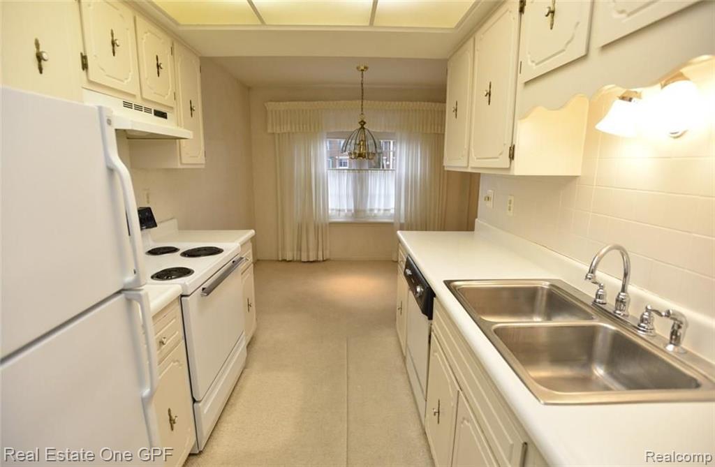 31207 Hoover Road Warren, MI 48093 - Photo 9 of 32