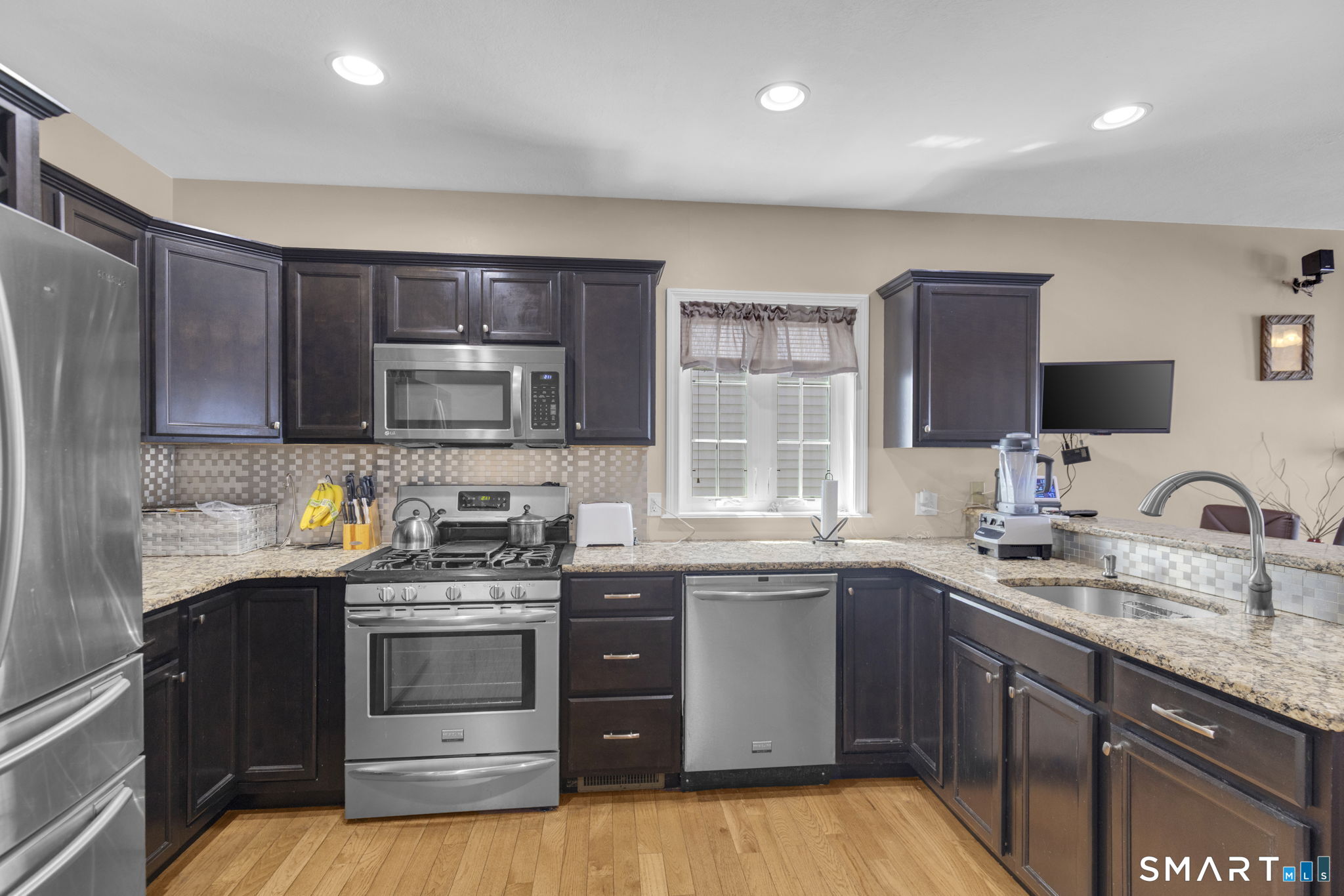 104 Benjamin Court Windsor, CT 06095 - Photo 8 of 40
