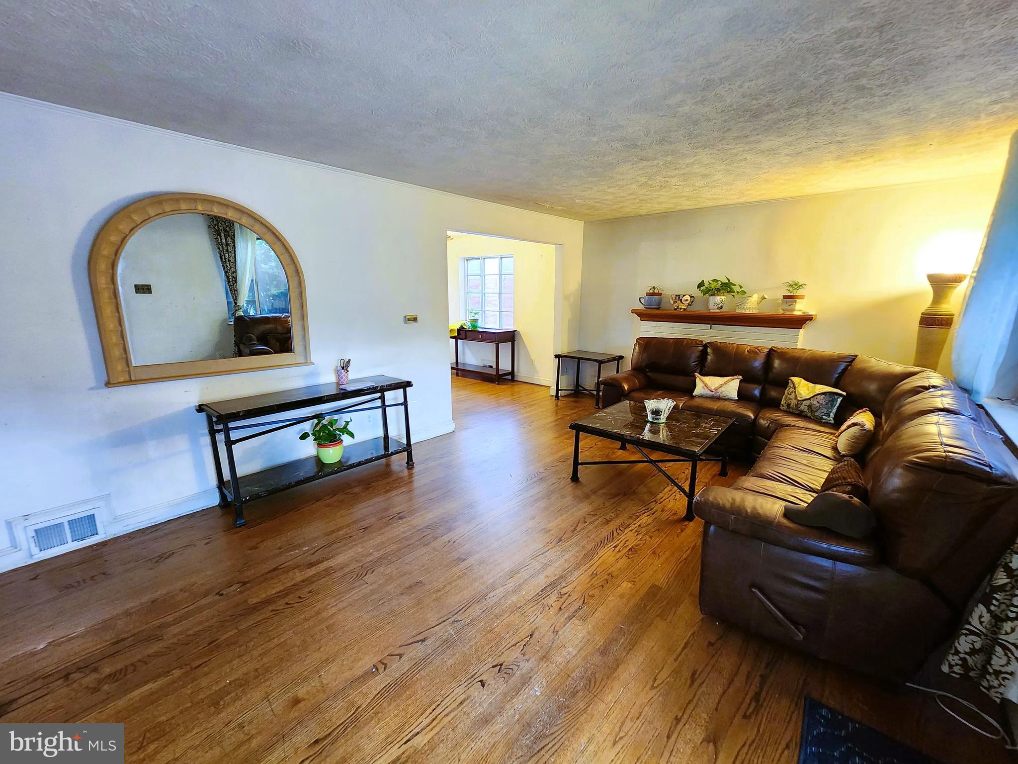 6029 Amherst Avenue Springfield, VA 22150 - Photo 2 of 12 Gallery Image 2