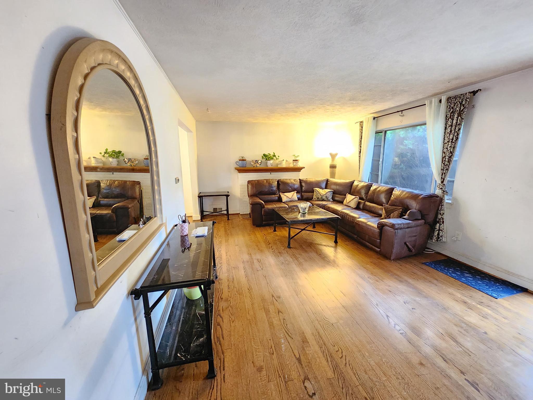 6029 Amherst Avenue Springfield, VA 22150 - Photo 3 of 12 Gallery Image 3