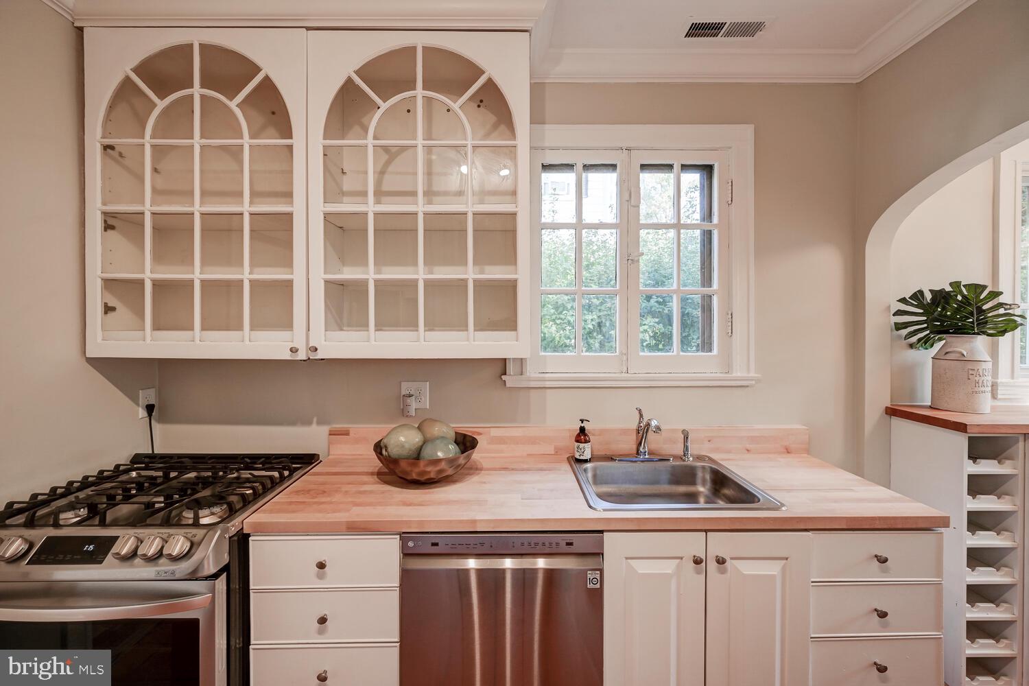 305 St Dunstans Road Baltimore, MD 21212 - Photo 22 of 43