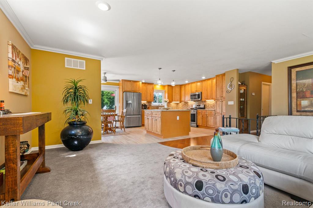 2550 Hessel Avenue Rochester Hills, MI 48307 - Photo 25 of 35