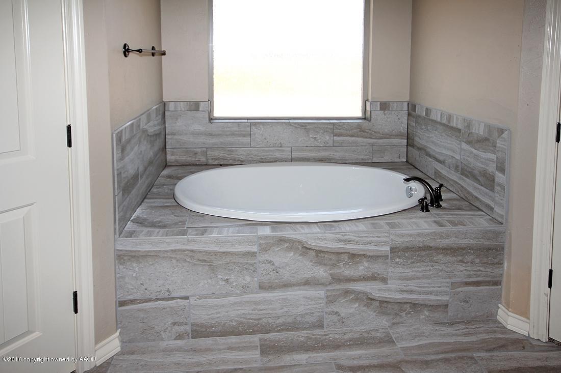 17800 Stone Creek Road Bushland, TX 79124 - Photo 16 of 29 Master Bathtub