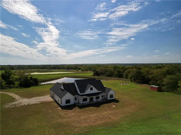 $780,000 | 21017 South Ratner Road, Overbrook, KS 66524