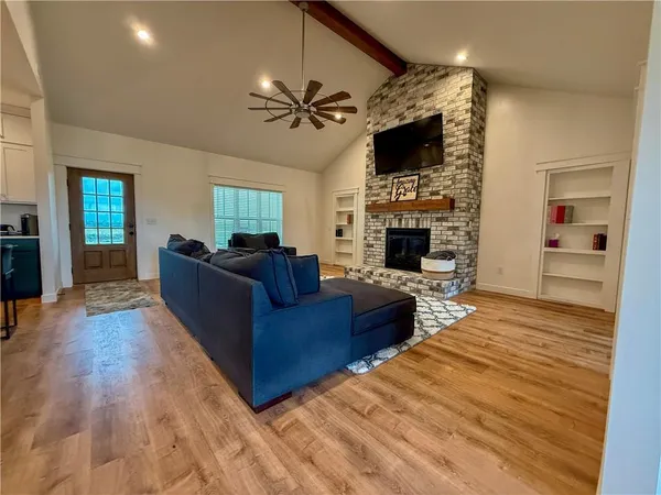 $800,000 | 21017 South Ratner Road, Overbrook, KS 66524