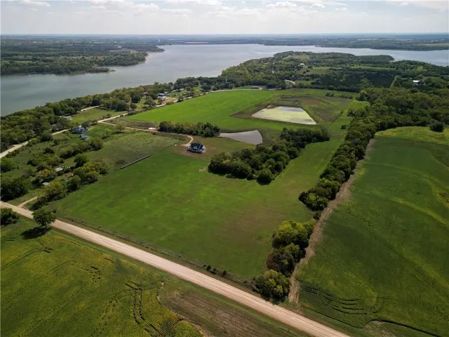 $825,000 | 21017 South Ratner Road, Overbrook, KS 66524