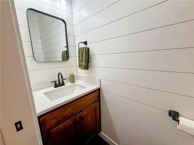 $695,000 | 21017 South Ratner Road, Overbrook, KS 66524