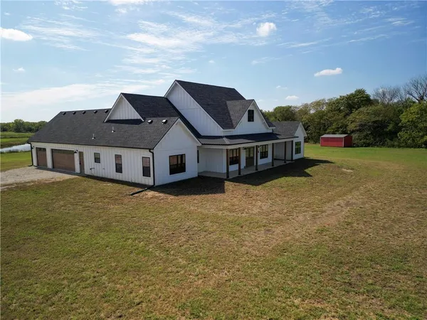 $800,000 | 21017 South Ratner Road, Overbrook, KS 66524
