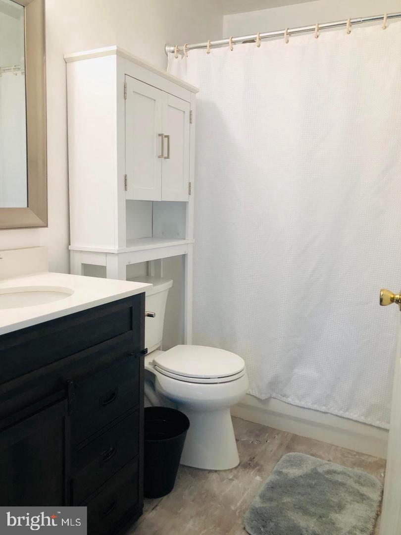 1055 Gardenview Loop, Unit 304 Woodbridge, VA 22191 - Photo 27 of 70 a bathroom with a sink a toilet and shower