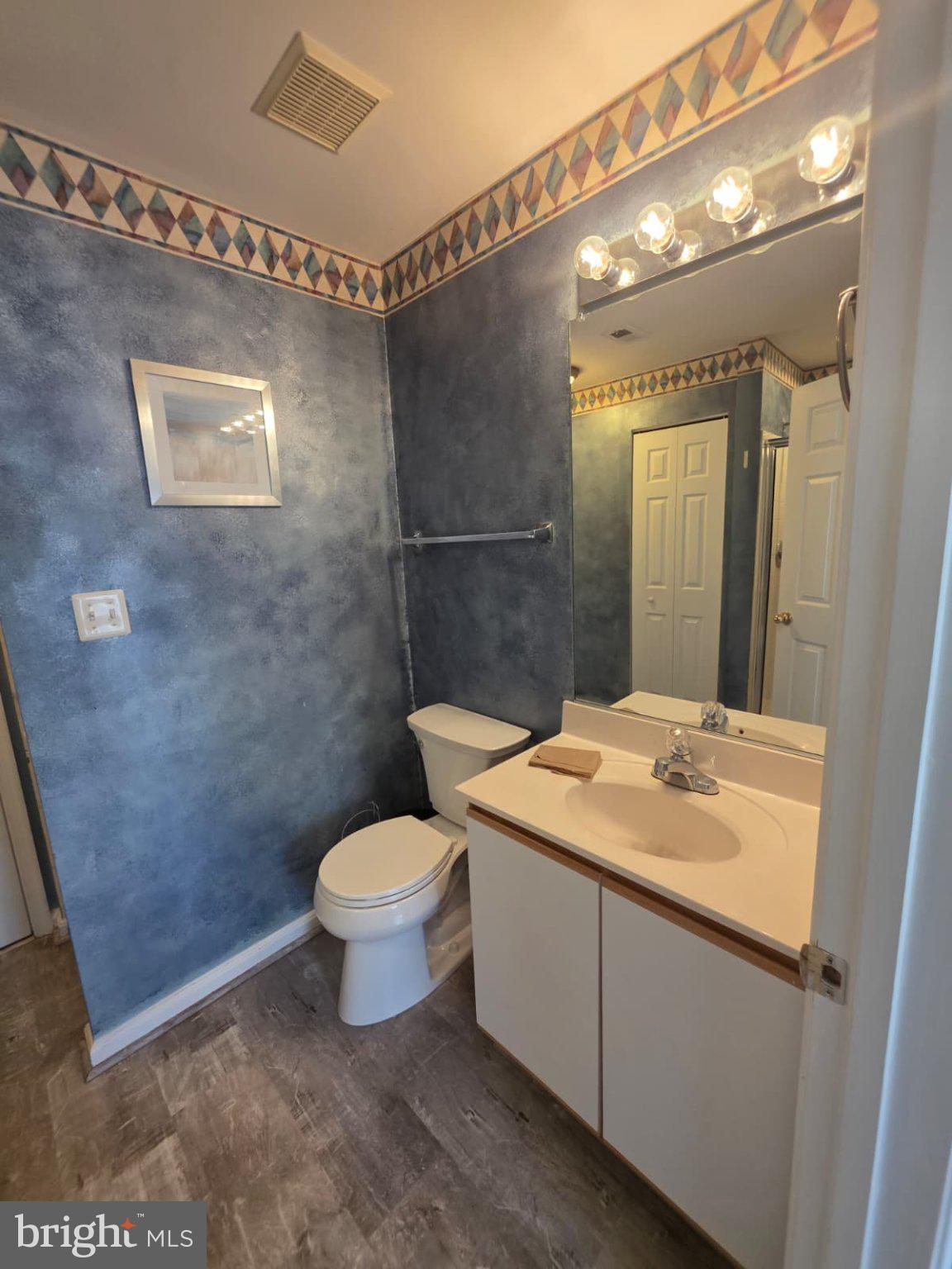 1055 Gardenview Loop, Unit 304 Woodbridge, VA 22191 - Photo 60 of 70 a bathroom with a sink a toilet and shower