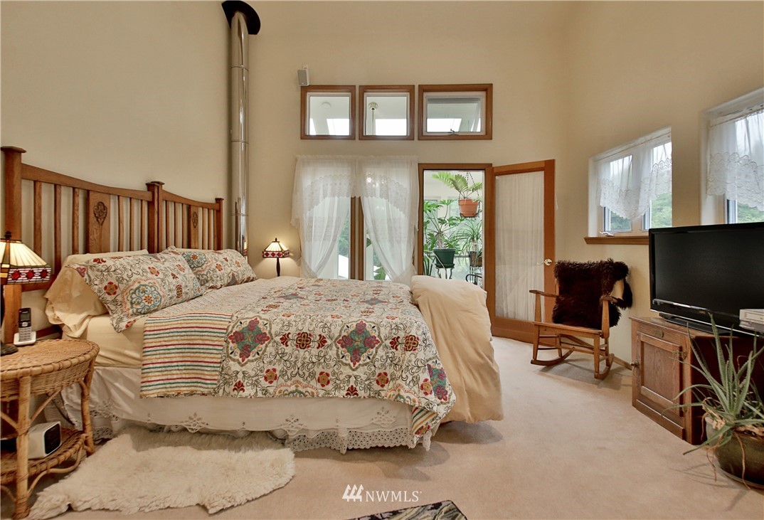 4081 Springwater Lane Clinton, WA 98236 - Photo 16 of 25 Gallery Image 16
