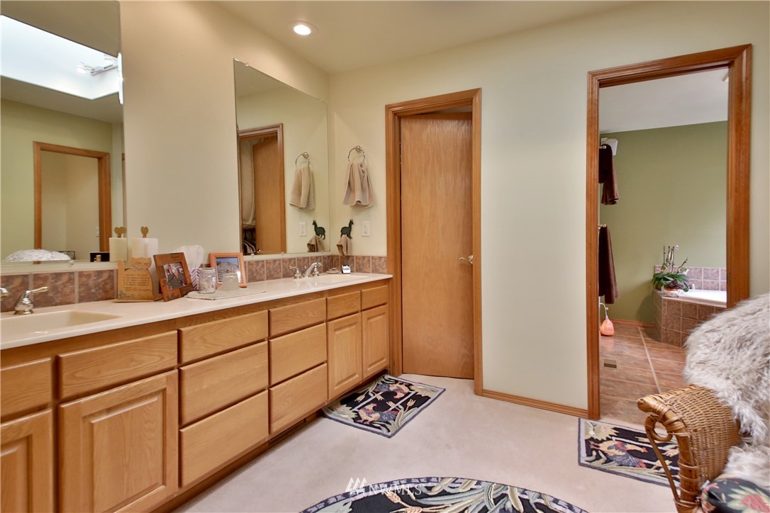 4081 Springwater Lane Clinton, WA 98236 - Photo 17 of 25 Gallery Image 17