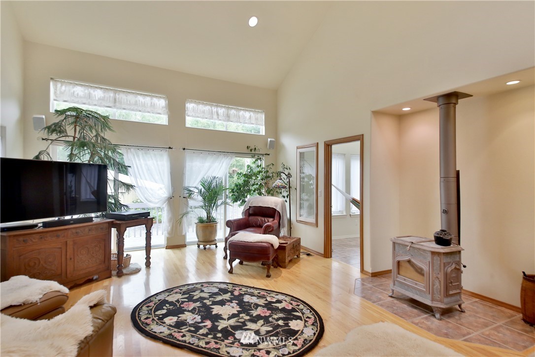 4081 Springwater Lane Clinton, WA 98236 - Photo 3 of 25 Gallery Image 3