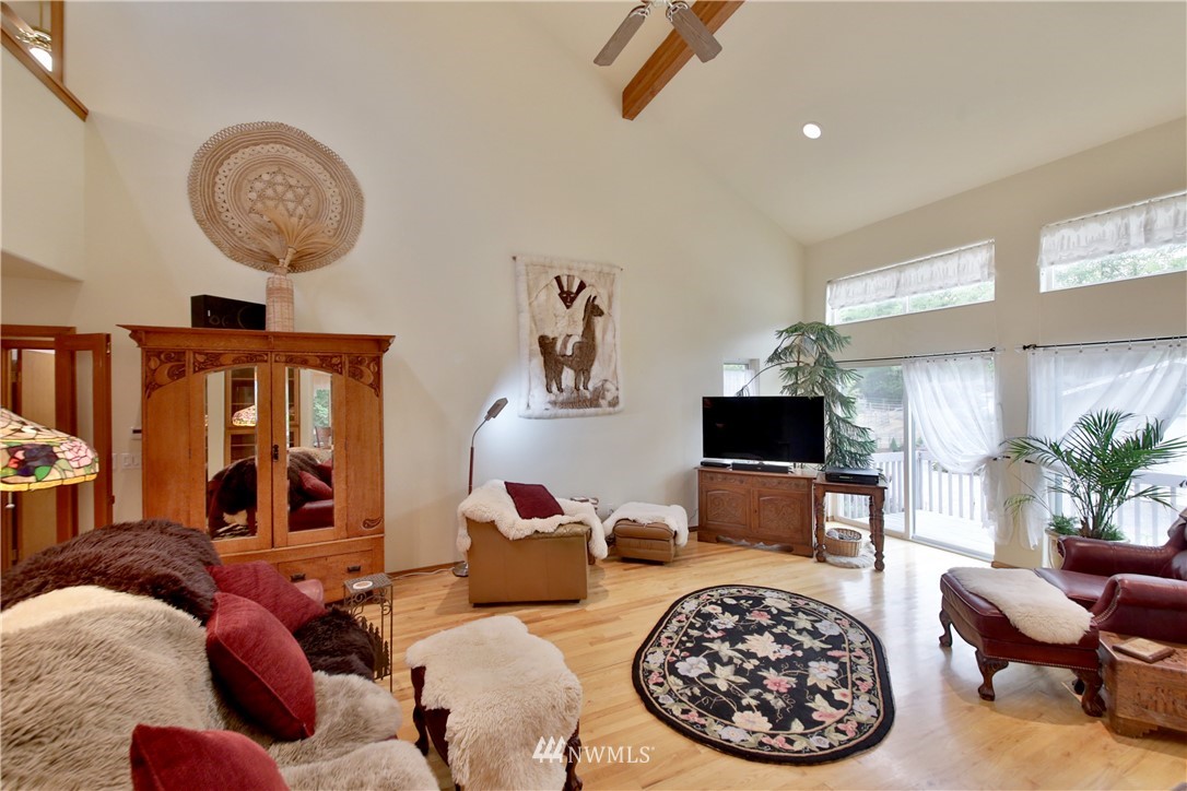 4081 Springwater Lane Clinton, WA 98236 - Photo 4 of 25 Gallery Image 4
