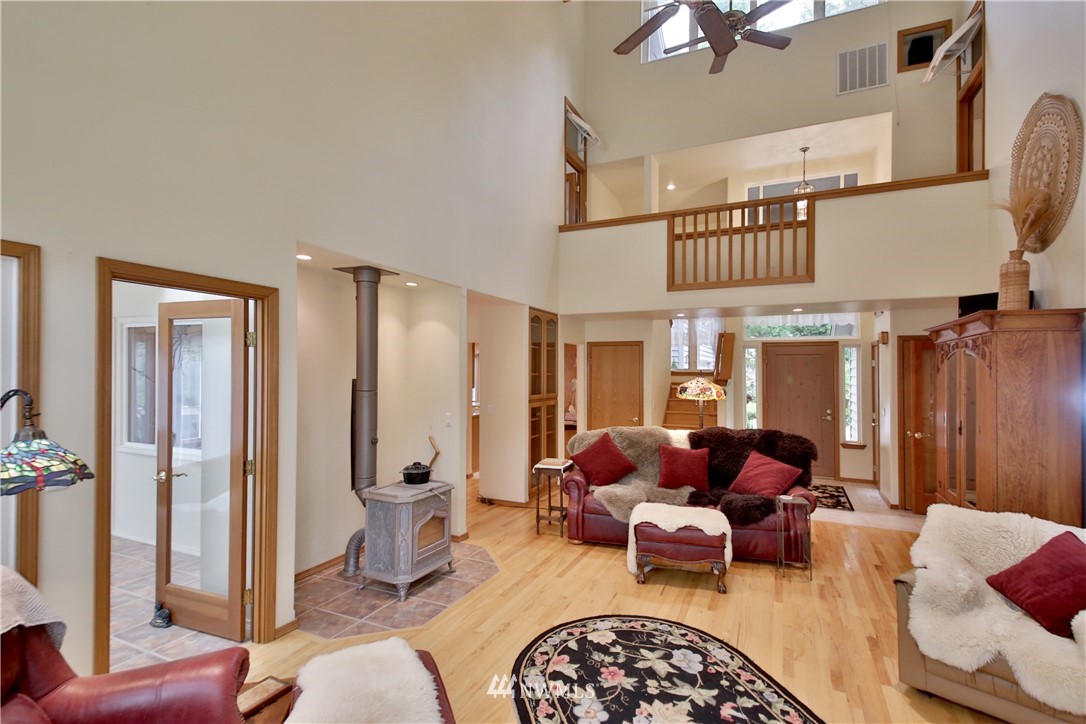 4081 Springwater Lane Clinton, WA 98236 - Photo 5 of 25 Gallery Image 5