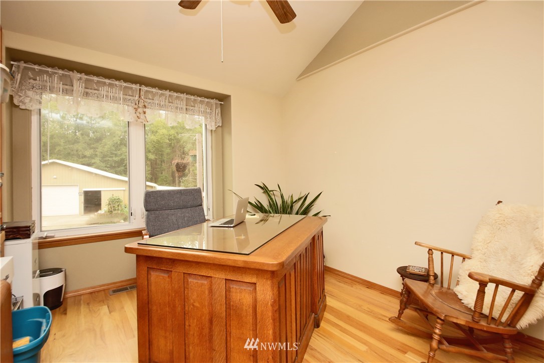 4081 Springwater Lane Clinton, WA 98236 - Photo 7 of 25 Gallery Image 7