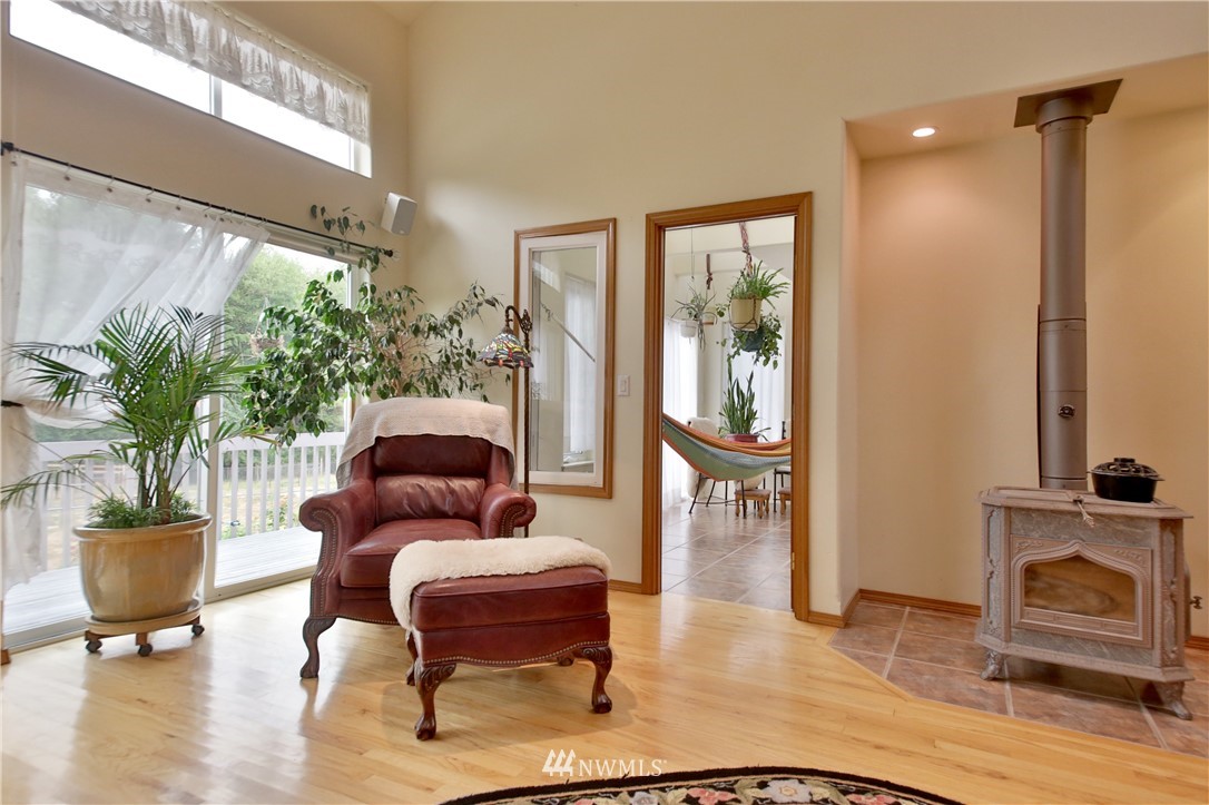 4081 Springwater Lane Clinton, WA 98236 - Photo 8 of 25 Gallery Image 8