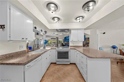 $715,000 | 813 105th Avenue North, Naples, FL 34108