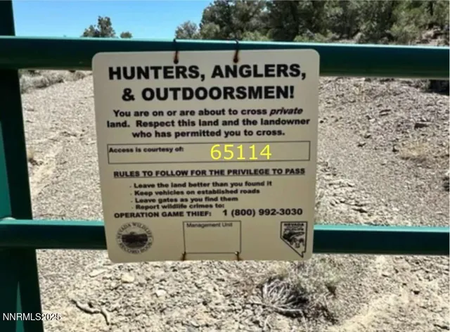 a black and white photo of a building