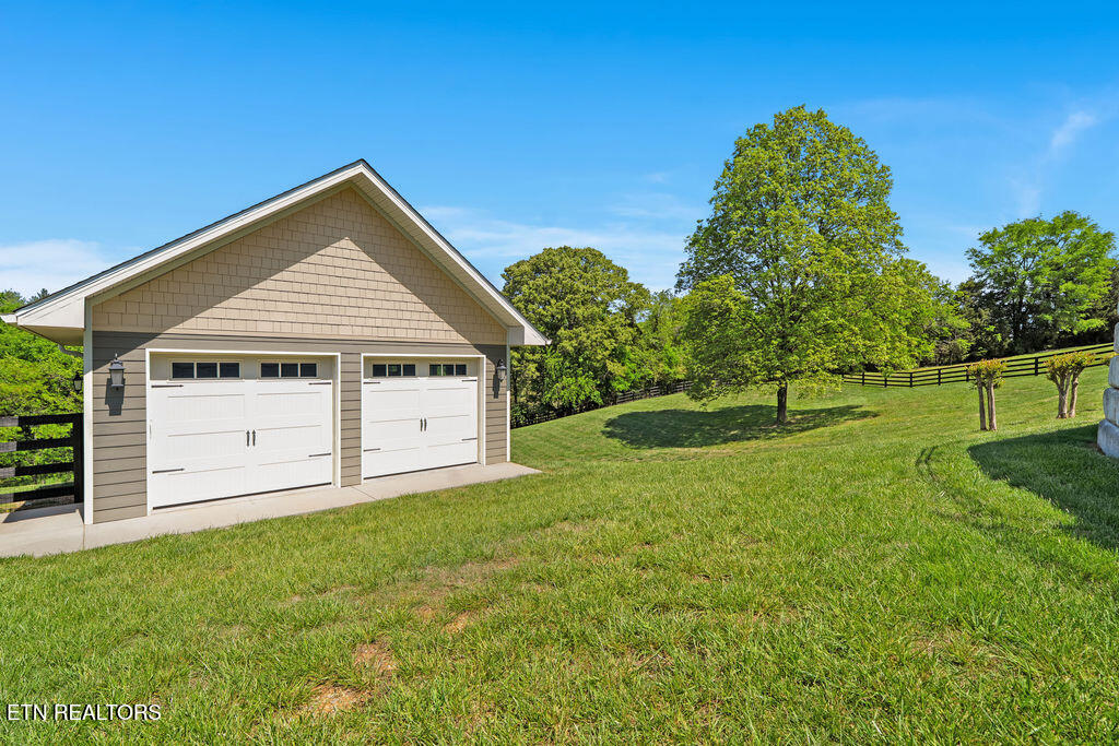 191 Thunder Ridge Drive Vonore, TN 37885 - Photo 7 of 60 Detached 2 Car Heated Garage