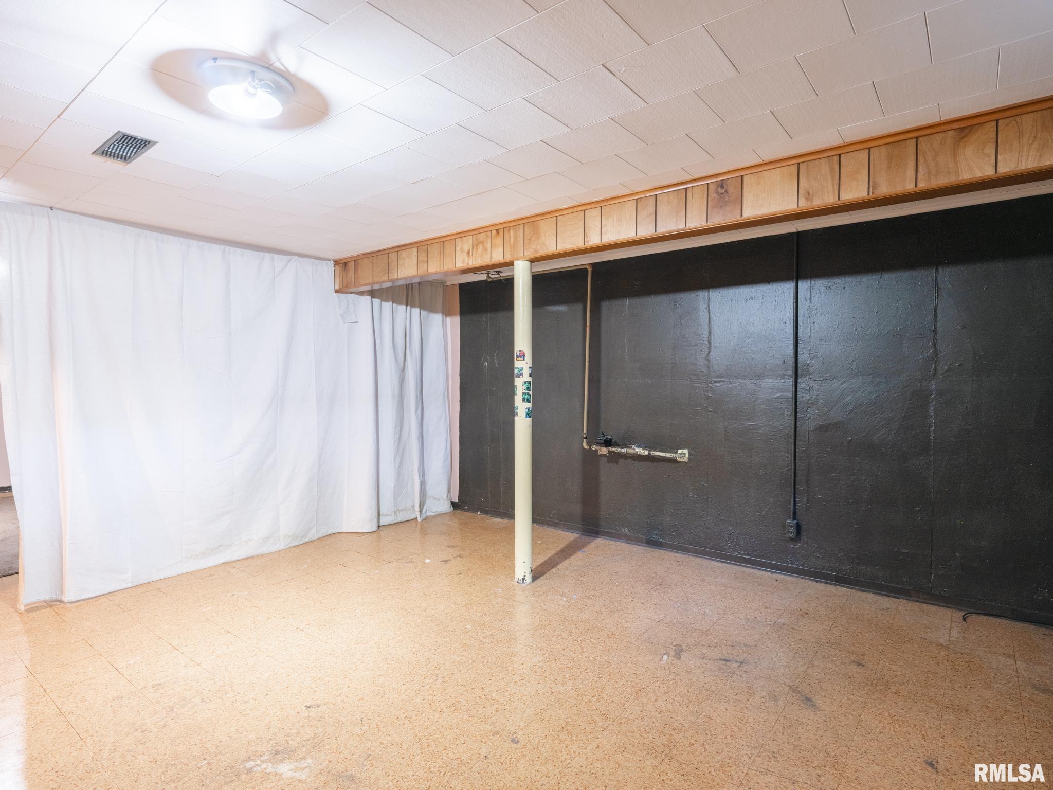 319 West Stonegate Road Peoria, IL 61614 - Photo 42 of 52 Gallery Image 42
