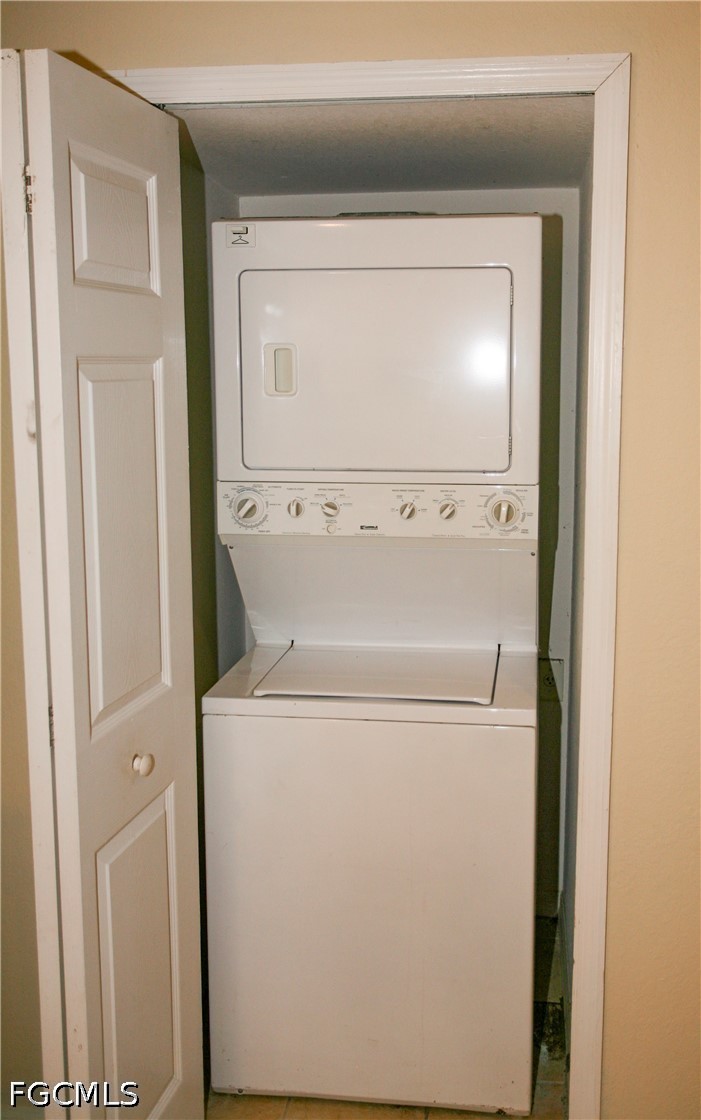 4614 25th Street Southwest Lehigh Acres, FL 33973 - Photo 15 of 15 a utility room with dryer and washer