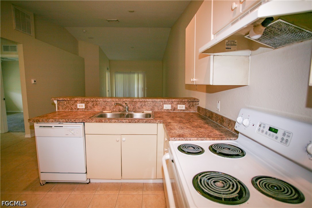 4614 25th Street Southwest Lehigh Acres, FL 33973 - Photo 5 of 15 a utility room with dryer and washer