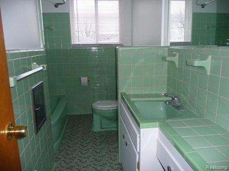24666 Roxana Avenue Eastpointe, MI 48021 - Photo 9 of 13 Full Bath