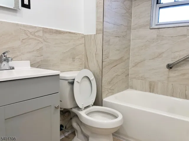 $2,400 | 227 East 3rd Avenue, Unit 2, Roselle, NJ 07203
