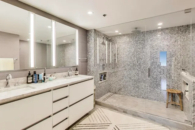 $1,388,000 | 100 East Huron Street, Unit 3505, Chicago, IL 60611