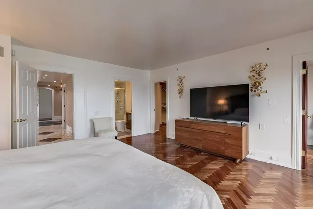 $1,388,000 | 100 East Huron Street, Unit 3505, Chicago, IL 60611