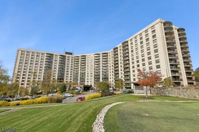 $869,000 | 2 Claridge Drive, Unit 5CW, Verona, NJ 07044