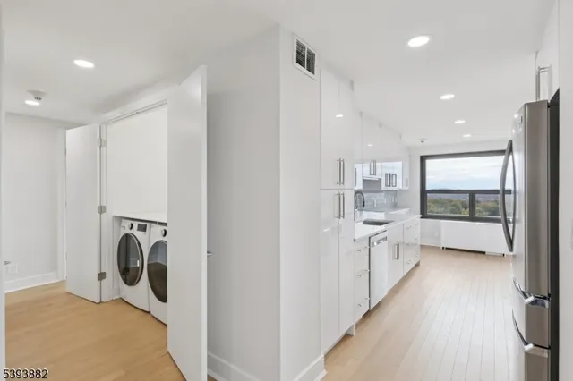 $869,000 | 2 Claridge Drive, Unit 5CW, Verona, NJ 07044