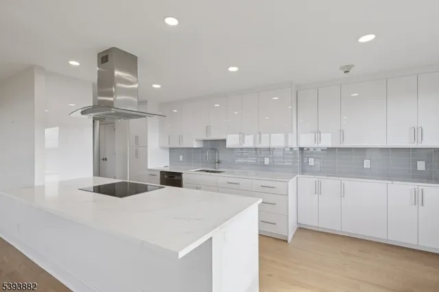 $869,000 | 2 Claridge Drive, Unit 5CW, Verona, NJ 07044