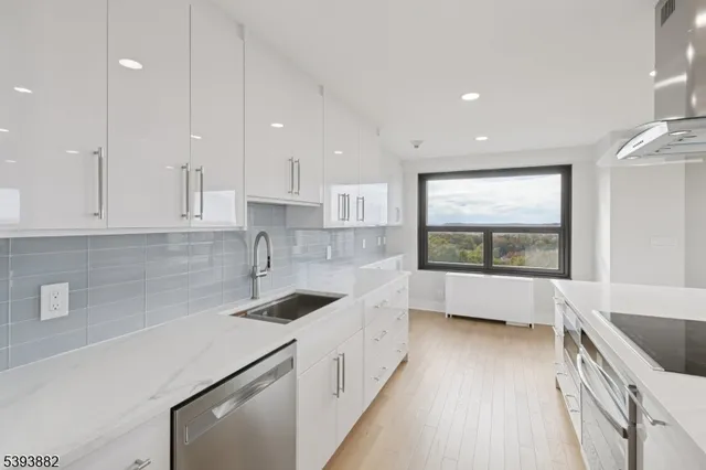 $869,000 | 2 Claridge Drive, Unit 5CW, Verona, NJ 07044